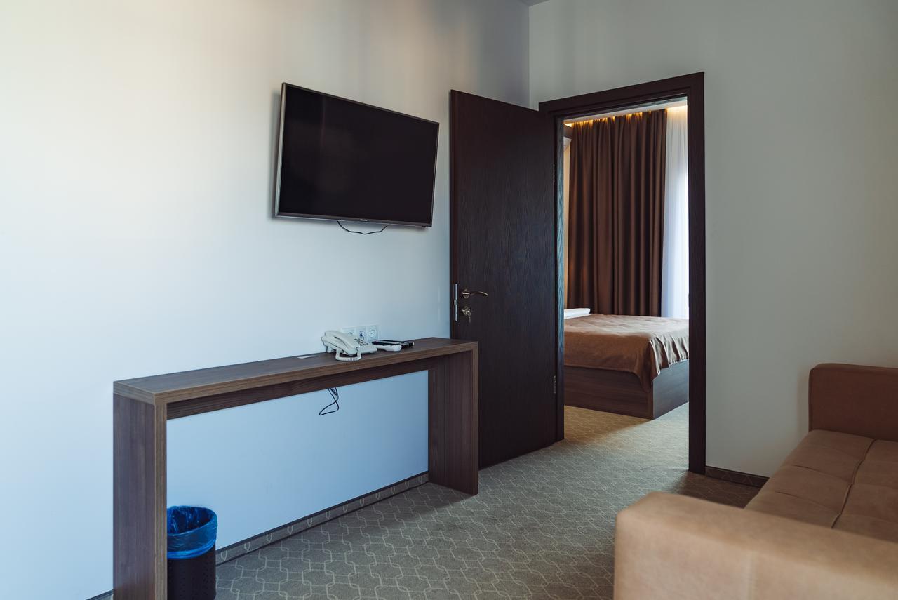 Sky Inn Batumi Bagian luar foto